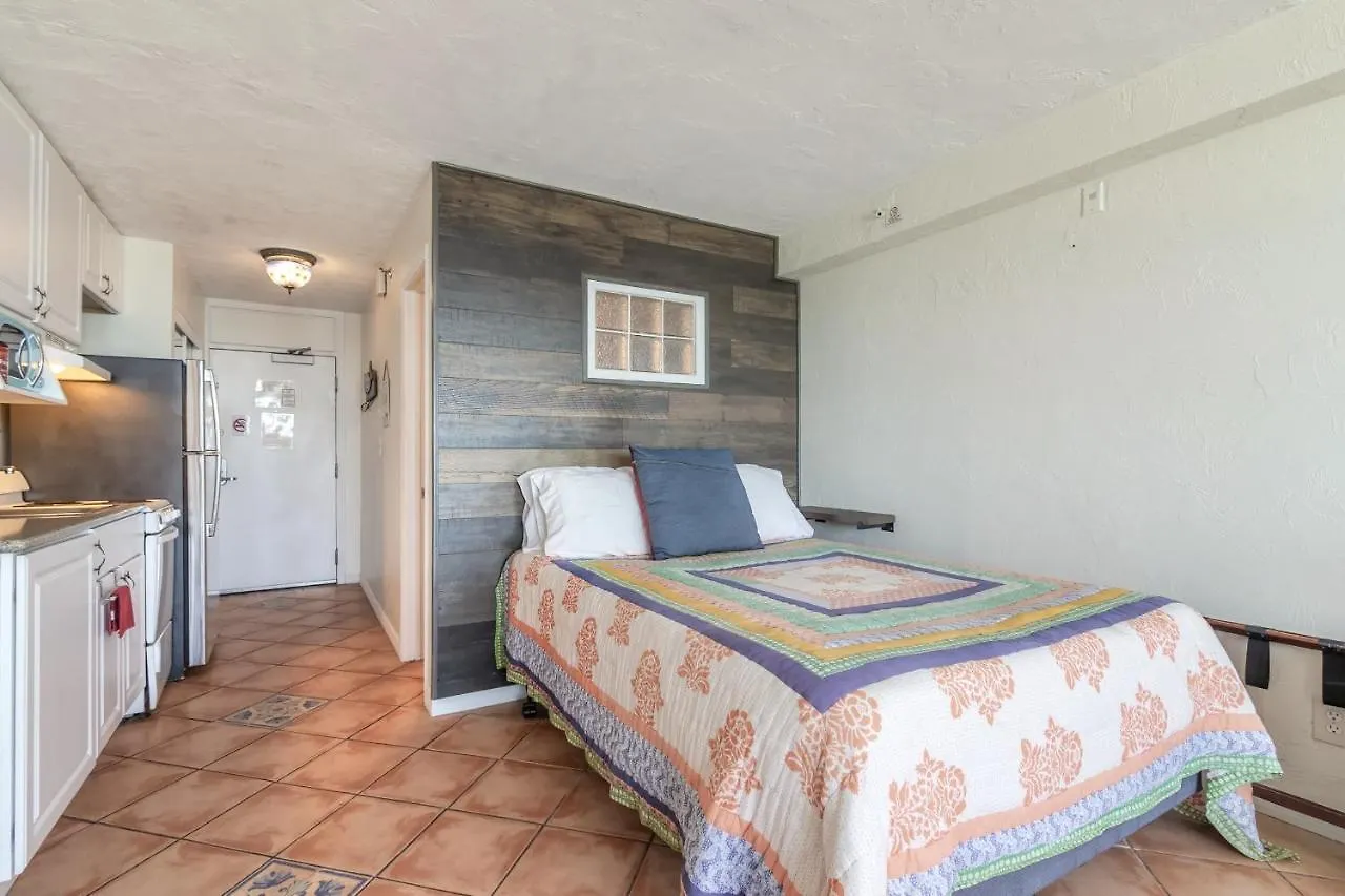 Hbr Direct Oceanfront Condo, Daytona Beach, Sleeps 4 0*,  United States
